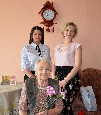 В Хакасии чествуют на дому ветеранов и тружеников тыла