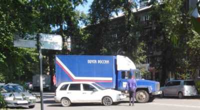 Грузовик почты России попал в ДТП в Абакане