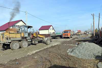Отсыпка скального грунта и щебёнки на улице Юбилейной в посёлке Расцвет. 