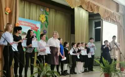 Школьники презентовали хакасские костюмы и пели народные песни