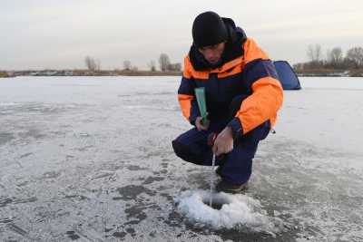 Лёд на водоемах Хакасии набрал прочность, но не везде