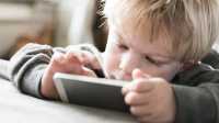 Ученый рассказал, почему детям не стоит проводить много времени перед экранами