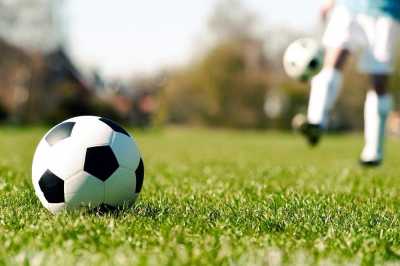 На выходных в Хакасии мальчишки и девчонки сыграли в футбол