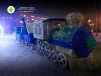 Город в Хакасии украсили новогодним поездом