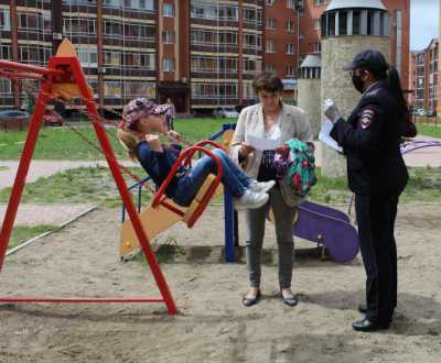 На абаканские детские площадки пришли инспекторы ГИБДД