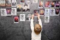 В главном музее Хакасии из фотографий героев создают «Стену памяти»