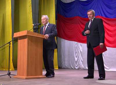 Владимир Штыгашев поздравил Сергея Клименко с вступлением в должность главы Боградского района.