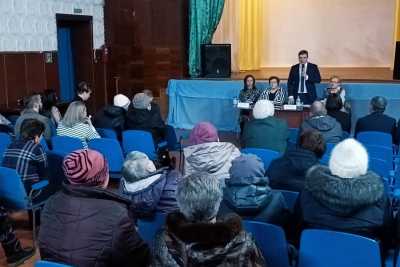 Глава Хакасии провел встречу с жителями села Новотроицкое и деревни Калы