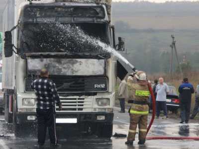 В Саяногорске загорелся грузовик