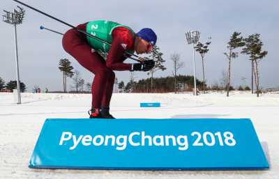 Российский лыжник Большунов завоевал серебро в масс-старте на 50 км