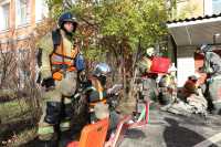 Пожарные Хакасии отрабатывали свои навыки в здании педколледжа