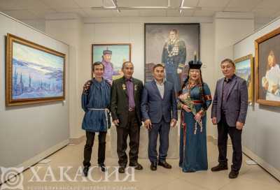 В Абакане открылась выставка работ художников Тывы