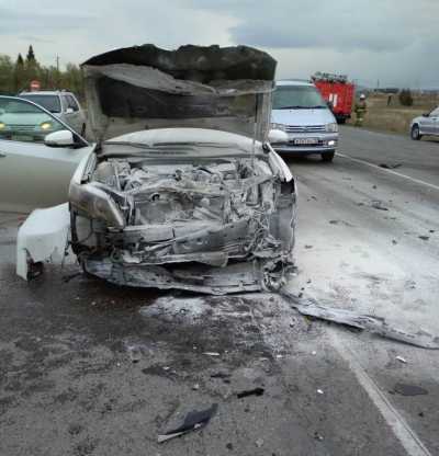 Стали известны подробности ДТП с загоревшейся Toyota Camry на трассе в Хакасии