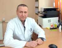 Евгений Чеченев консультирует как взрослых, так и детей: по первому образованию он педиатр. 