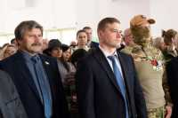 Глава Хакасии принял участие в открытии выставки о Донбассе
