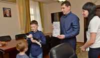 Мальчик из Черногорска получил подарок от президента России