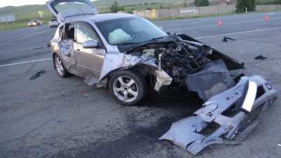 Водители пострадали в аварии на трассе Хакасии