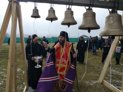 Архиепископ Абаканский и Хакасский освятил колокола в селе Новомарьясово