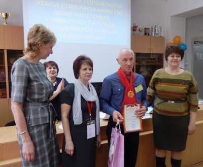В Черногорске пенсионерам-компьютерщикам вручили награды