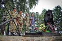 Росгвардейцы Хакасии посетили могилу погибшего на «Курске» земляка