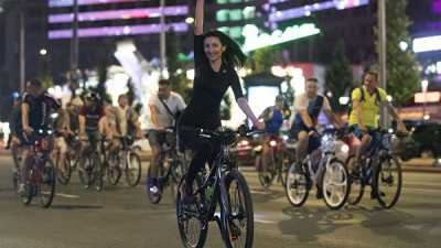 Ночной велофестиваль в Москве собрал более 15 тысяч участников