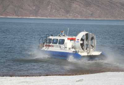 В Хакасии спасли рыбаков, дрейфовавших на льдине