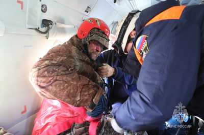 В Хакасии пожилого охотника эвакуировали из непроходимой тайги