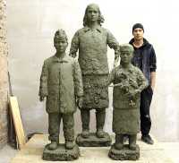 Модель скульптурной группы «Дети войны» для Хакасии ещё не завершена.