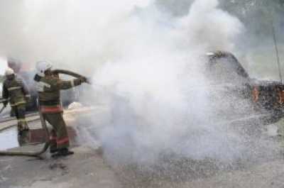 В Хакасии пожарные потушили легковой автомобиль