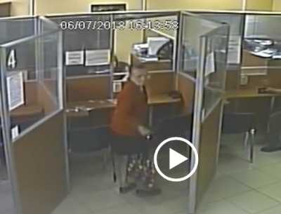В Абакане разыскивают пожилую женщину, прихватившую забытый кошелек
