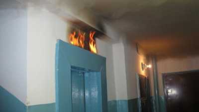 Жителям Хакасии рассказали, что предпринять при пожаре в лифте