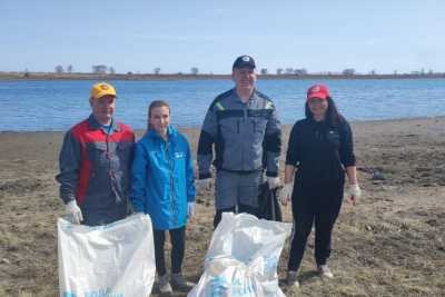 В Хакасии очищают от мусора берега водоемов
