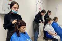 Черногорские студенты-парикмахеры помогли нуждающимся