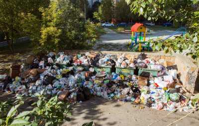 Власти Челябинска ввели режим ЧС из-за проблем с вывозом бытового мусора