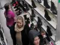 Кража в обувном: в Черногорске разыскивают женщин