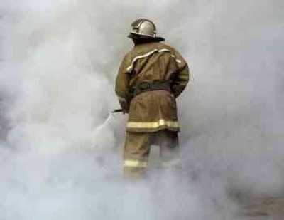 Огонь в черногорской квартире помогли усмирить пожарные