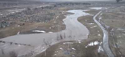 В Минусинске на Пасху затопило огороды и кладбище