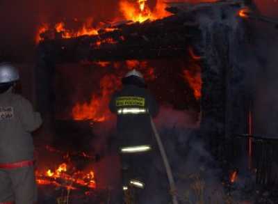 Из-за шалости детей в Хакасии загорелся дом