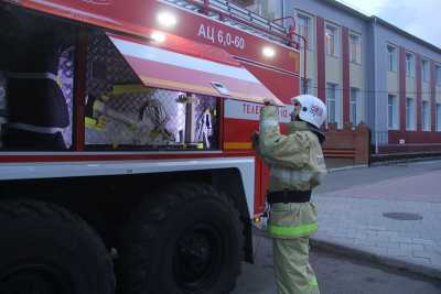 В Хакасии прошло торжественное вручение пожарных автоцистерн тяжелого класса