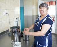 Надежда Чустеева с напарницей ежедневно готовят по 40 порций обедов и ужинов.  