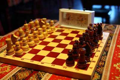 В Хакасии мальчики и девочки сыграют в шахматы