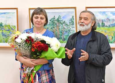 Георгий Краснов, заслуженный художник России, оценил «женскость» работ Татьяны Коновец. 