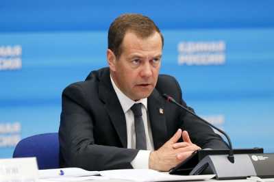 Медведев отменил роуминг в России