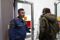 МЧСники отправились искать эвакуационные выходы и огнетушители в торговых центрах Хакасии