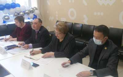 Сразу три омбудсмена Хакасии — Андрей Шулбаев (справа), Ирина Ауль и Василий Кудашкин — собрали общественность на актуальный разговор. 