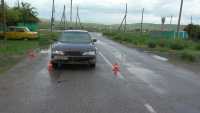 В Хакасии девочка выбежала под колёса иномарки