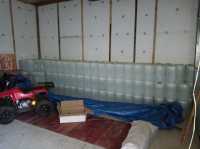 Более 4,5 тонн спиртосодержащей жидкости изъяли из гаража в Калинино