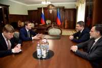 Глава Хакасии встретился с главой ЛНР и председателем Народного Совета ЛНР