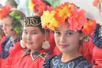 Чуваши, грузины, корейцы... На фестивале в Таштыпе свои национальные костюмы и блюда представили одиннадцать диаспор и этнических общин. 