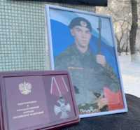 Мемориальную доску в память о погибшем бойце установили в Черногорске
